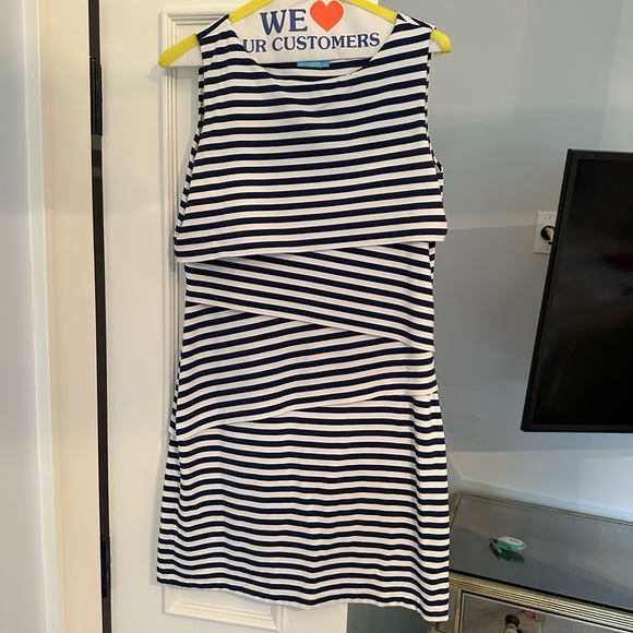 Classic J. McLaighlin Nagy and white dress.  So flattering! - Picture 2 of 6